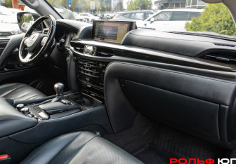 Подержанный автомобиль Lexus LX 2017 года (7 фото)