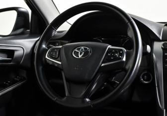 Подержанный автомобиль Toyota Camry Sedan 2017 года (11 фото)