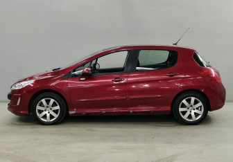 Подержанный автомобиль Peugeot 308 Hatchback 2008 года (8 фото)