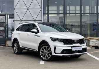 Подержанный автомобиль Kia Sorento 2021 года (3 фото)