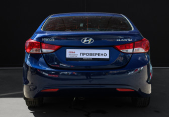 Подержанный автомобиль Hyundai Elantra Sedan 2011 года (5 фото)