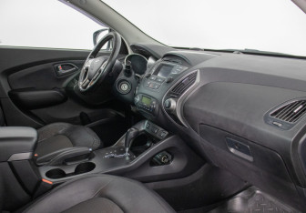 Подержанный автомобиль Hyundai ix35 2015 года (9 фото)