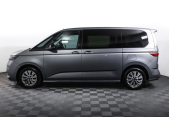 Подержанный автомобиль Volkswagen Multivan 2022 года (8 фото)