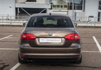 Подержанный автомобиль Volkswagen Jetta Sedan 2011 года (6 фото)