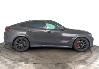 Подержанный автомобиль BMW X6 2023 года (4 фото)