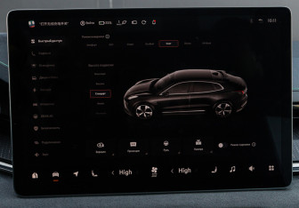 Подержанный автомобиль Zeekr 001 2022 года (18 фото)