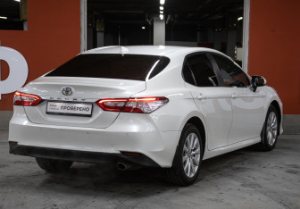 Подержанный автомобиль Toyota Camry Sedan 2021 года (5 фото)
