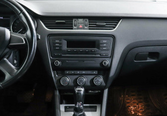 Подержанный автомобиль Skoda Octavia Liftback 2013 года (9 фото)