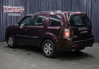 Подержанный автомобиль Honda Pilot 2013 года (7 фото)