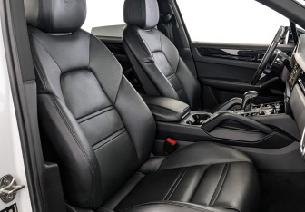 Подержанный автомобиль Porsche Cayenne 2021 года (24 фото)