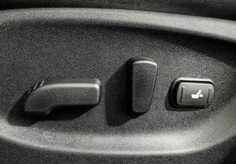 Подержанный автомобиль Infiniti Q50 2016 года (14 фото)