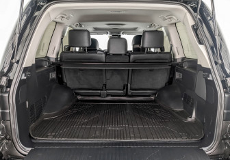 Подержанный автомобиль Toyota Land Cruiser Suv 2017 года (10 фото)