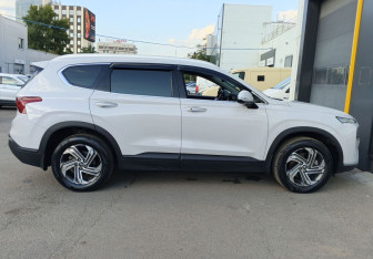 Подержанный автомобиль Hyundai Santa Fe 2022 года (4 фото)