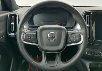 Подержанный автомобиль Volvo XC40 2021 года (12 фото)