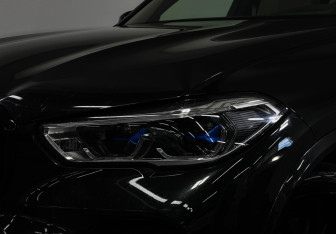 Подержанный автомобиль BMW X5 2022 года (8 фото)