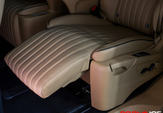 Подержанный автомобиль Voyah Dream 2023 года (17 фото)