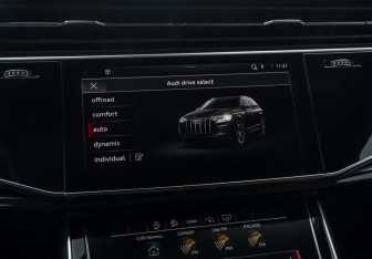 Подержанный автомобиль Audi Q7 2021 года (19 фото)
