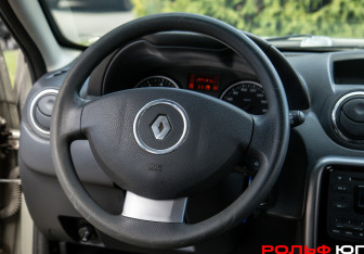Подержанный автомобиль Renault Duster 2012 года (11 фото)