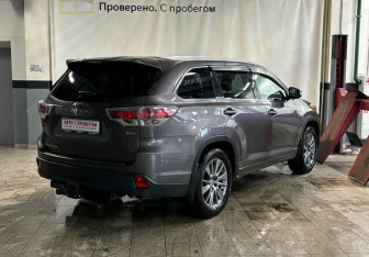 Подержанный автомобиль Toyota Highlander 2014 года (24 фото)