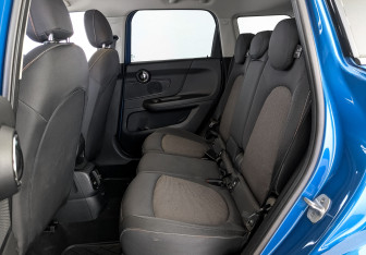 Подержанный автомобиль MINI Countryman 2018 года (18 фото)