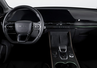 Подержанный автомобиль Omoda C5 2023 года (12 фото)
