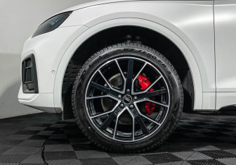 Подержанный автомобиль Audi Q5 2024 года (24 фото)