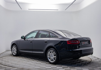 Подержанный автомобиль Audi A6 Sedan 2010 года (7 фото)