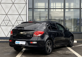 Подержанный автомобиль Chevrolet Cruze Hatchback 2012 года (5 фото)