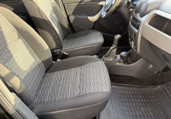 Подержанный автомобиль Renault Logan Sedan 2010 года (9 фото)