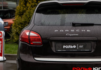 Подержанный автомобиль Porsche Cayenne 2014 года (25 фото)