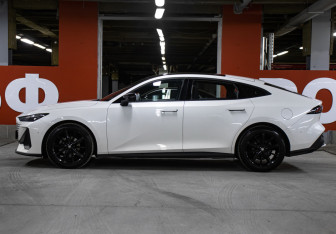 Подержанный автомобиль Changan UNI-V 2024 года (8 фото)