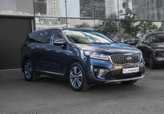 Подержанный автомобиль Kia Sorento 2018 года (3 фото)