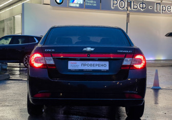 Подержанный автомобиль Chevrolet Epica 2010 года (6 фото)