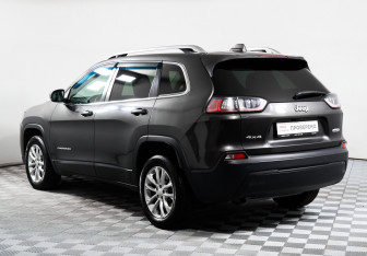 Подержанный автомобиль Jeep Cherokee 2018 года (7 фото)