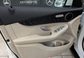 Подержанный автомобиль Mercedes-Benz GLC Coupe 2021 года (19 фото)