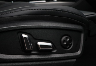 Подержанный автомобиль Audi Q5 2025 года (8 фото)