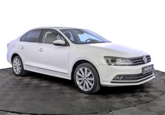 Подержанный автомобиль Volkswagen Jetta Sedan 2017 года (3 фото)