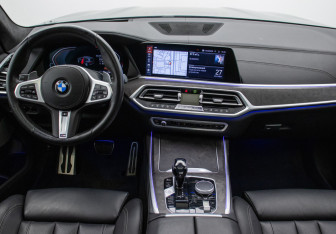Подержанный автомобиль BMW X7 2021 года (12 фото)