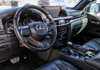 Подержанный автомобиль Lexus LX 2020 года (18 фото)
