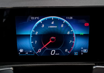 Подержанный автомобиль Mercedes-Benz GLB 2021 года (16 фото)