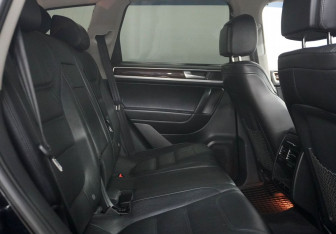Подержанный автомобиль Volkswagen Touareg 2012 года (13 фото)