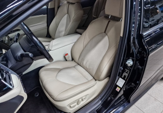 Подержанный автомобиль Toyota Camry Sedan 2019 года (20 фото)