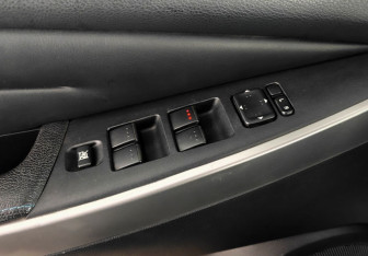 Подержанный автомобиль Mazda CX-7 2011 года (15 фото)