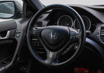 Подержанный автомобиль Honda Accord Sedan 2011 года (15 фото)