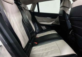 Подержанный автомобиль BMW X6 2015 года (14 фото)