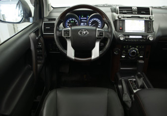 Подержанный автомобиль Toyota Land Cruiser Prado 2016 года (9 фото)