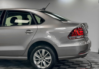 Подержанный автомобиль Volkswagen Polo Sedan 2018 года (19 фото)