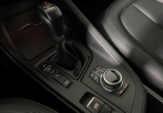 Подержанный автомобиль BMW X1 2017 года (16 фото)