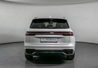 Подержанный автомобиль Geely Monjaro 2023 года (6 фото)