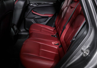 Подержанный автомобиль Porsche Macan 2015 года (10 фото)